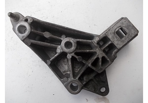 Кронштейн двигуна правий Renault Kangoo,Clio II,Megane,Symbol II,7700419411,7700432410